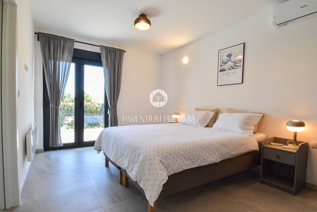 Ampia casa bifamiliare – posizione tranquilla vicino al centro di Parenzo