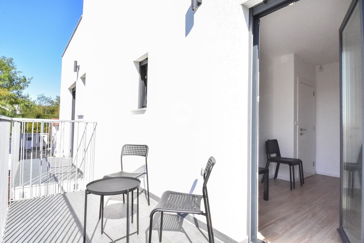 Ampia casa bifamiliare – posizione tranquilla vicino al centro di Parenzo