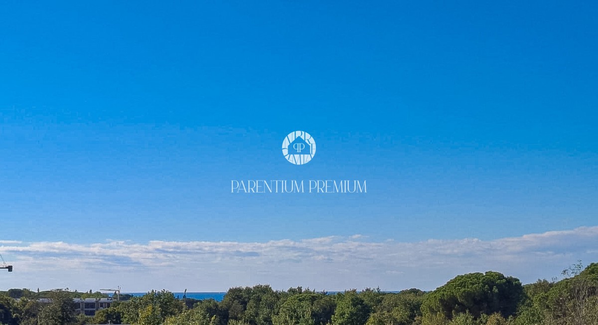 Ampia casa bifamiliare – posizione tranquilla vicino al centro di Parenzo