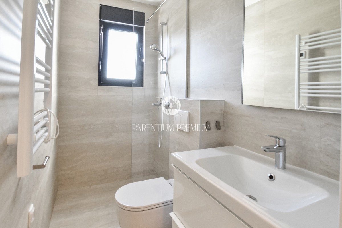 Ampia casa bifamiliare – posizione tranquilla vicino al centro di Parenzo