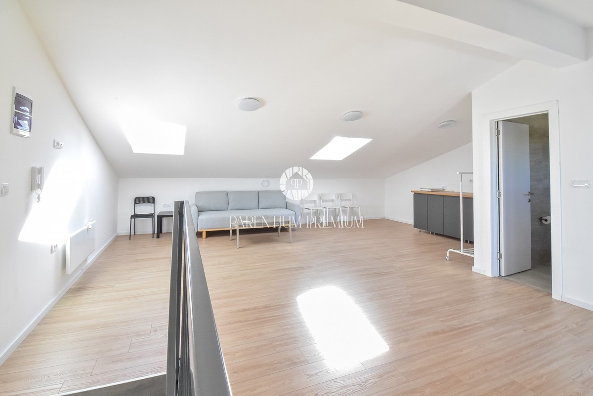 Ampia casa bifamiliare – posizione tranquilla vicino al centro di Parenzo