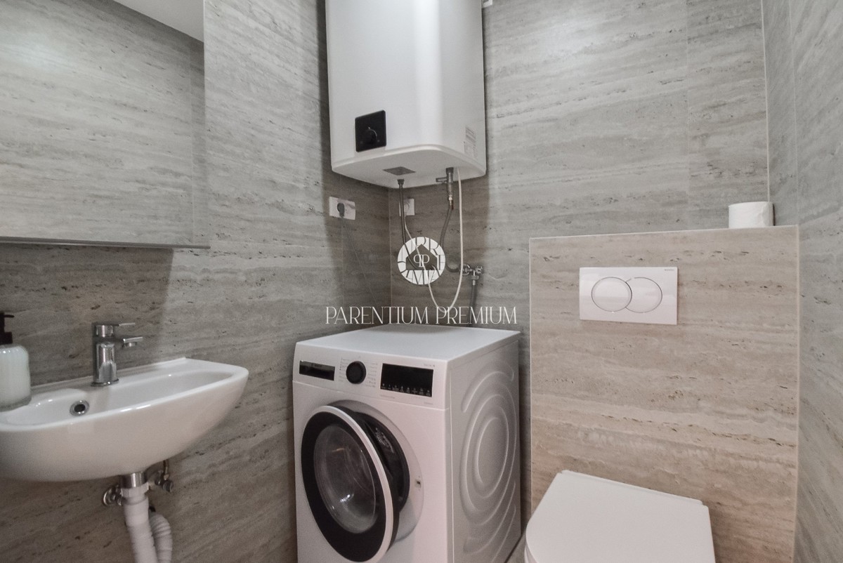 Ampia casa bifamiliare – posizione tranquilla vicino al centro di Parenzo