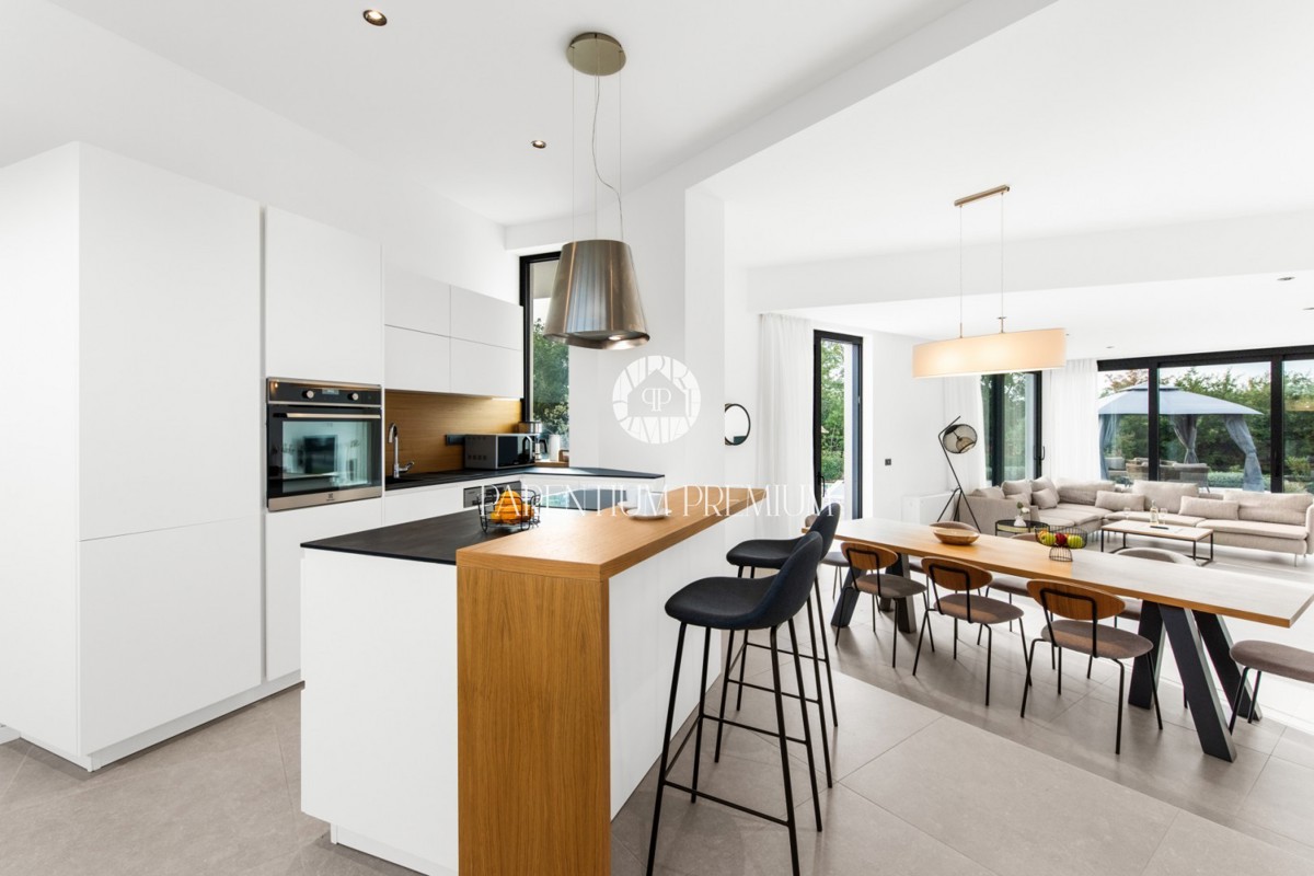 Villa di lusso esclusiva con piscina e comfort di alto livello