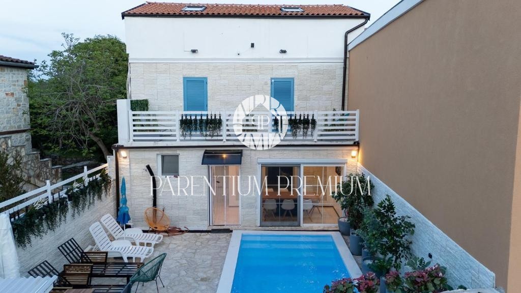 Casa ristrutturata con piscina in un ambiente tranquillo