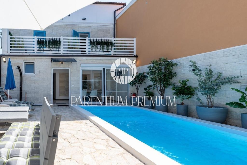 Casa ristrutturata con piscina in un ambiente tranquillo