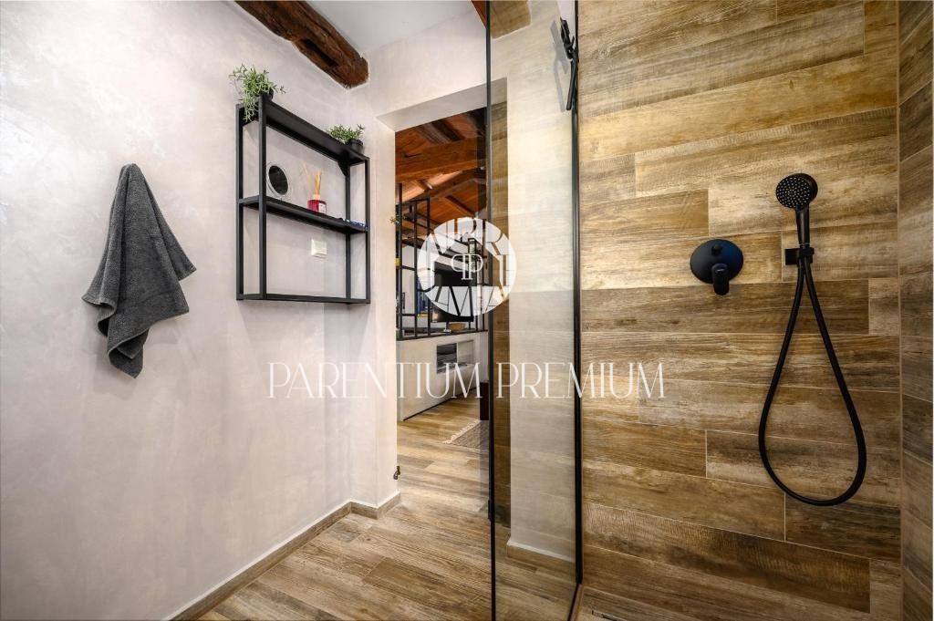 Affascinante casa in pietra su un unico livello con garage – un’oasi di pace e privacy