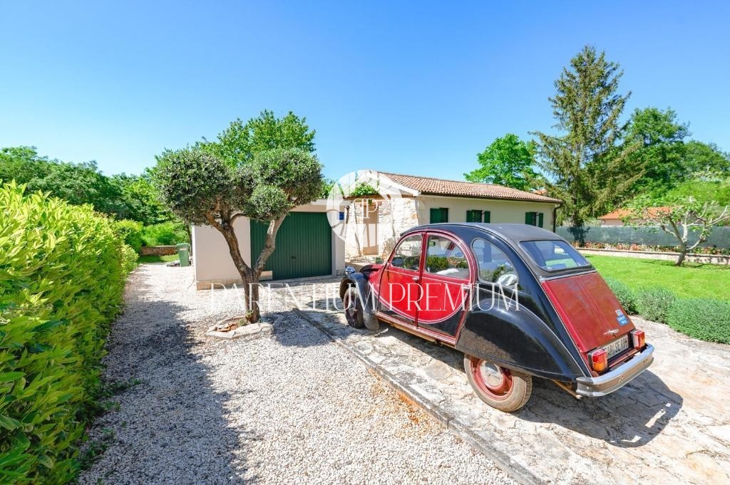Affascinante casa in pietra su un unico livello con garage – un’oasi di pace e privacy