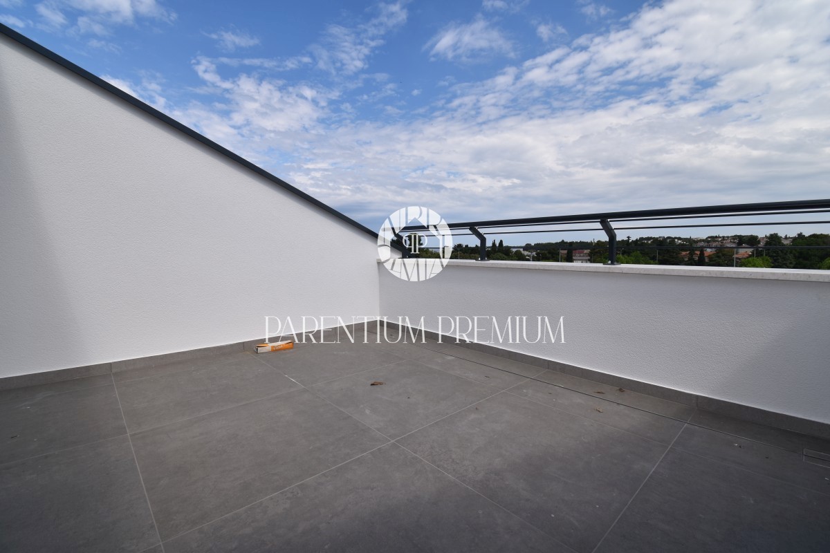 Attico di lusso nel centro della città con una fantastica terrazza e vista mare