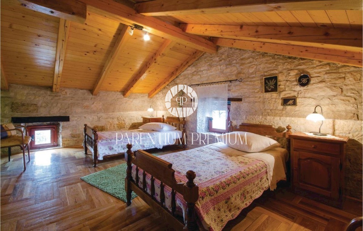 Casa in pietra ristrutturata con molto terreno
