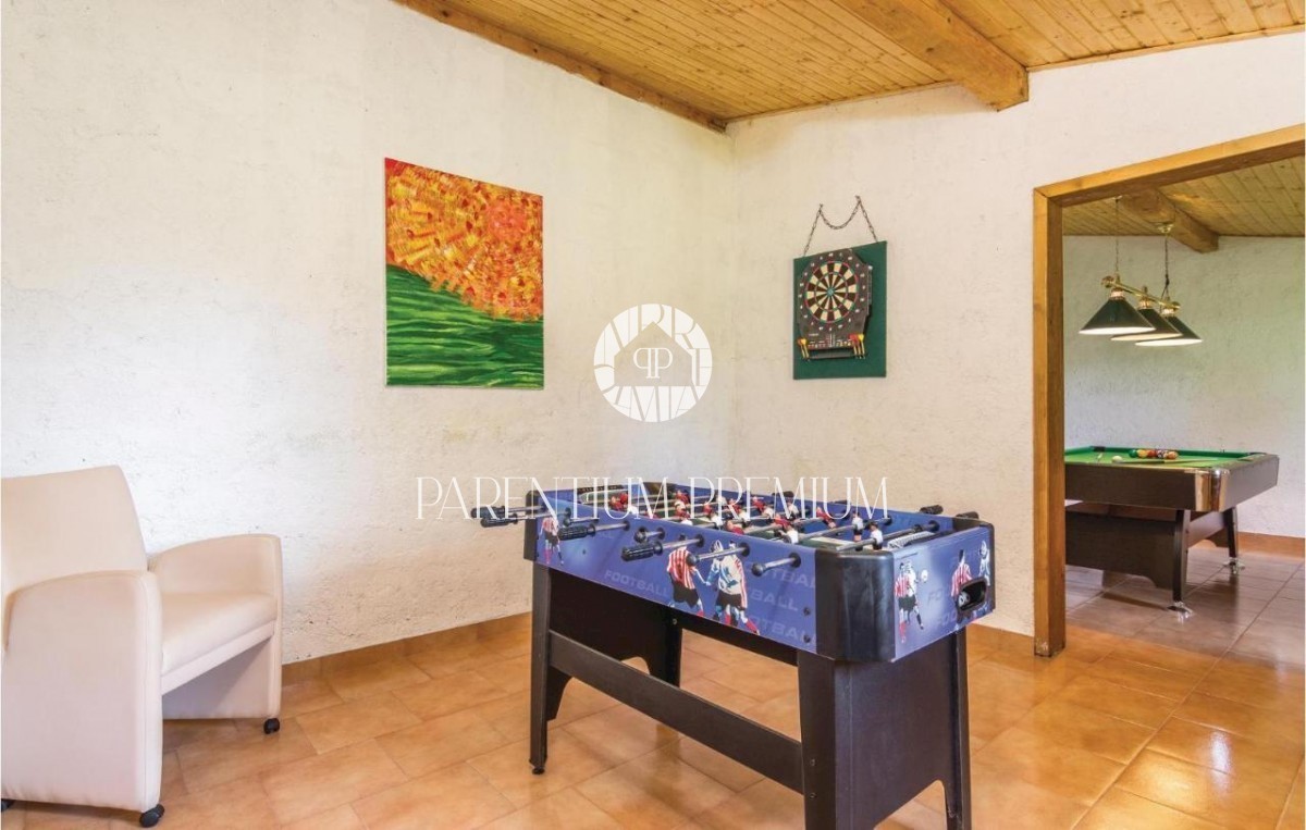 Casa in pietra ristrutturata con molto terreno