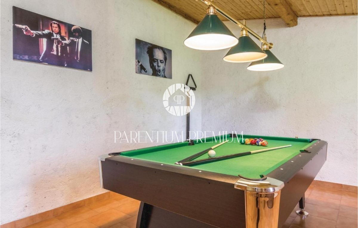 Casa in pietra ristrutturata con molto terreno