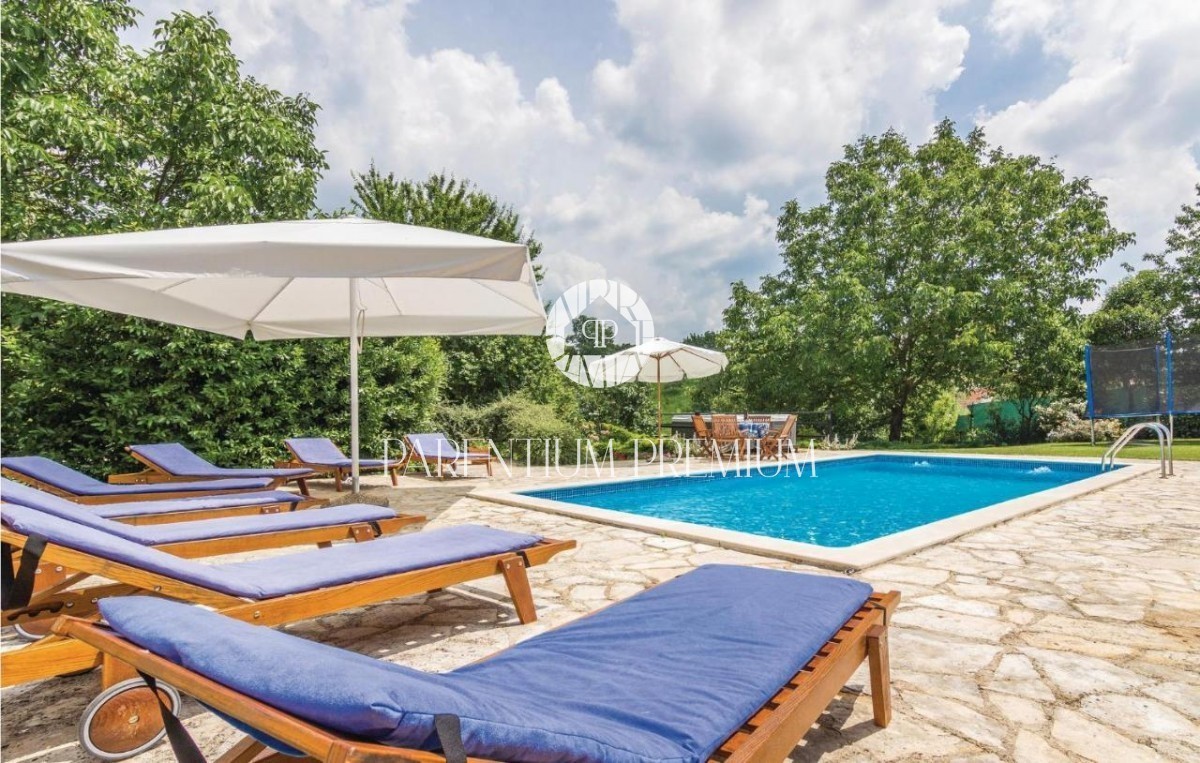 Casa in pietra ristrutturata con molto terreno