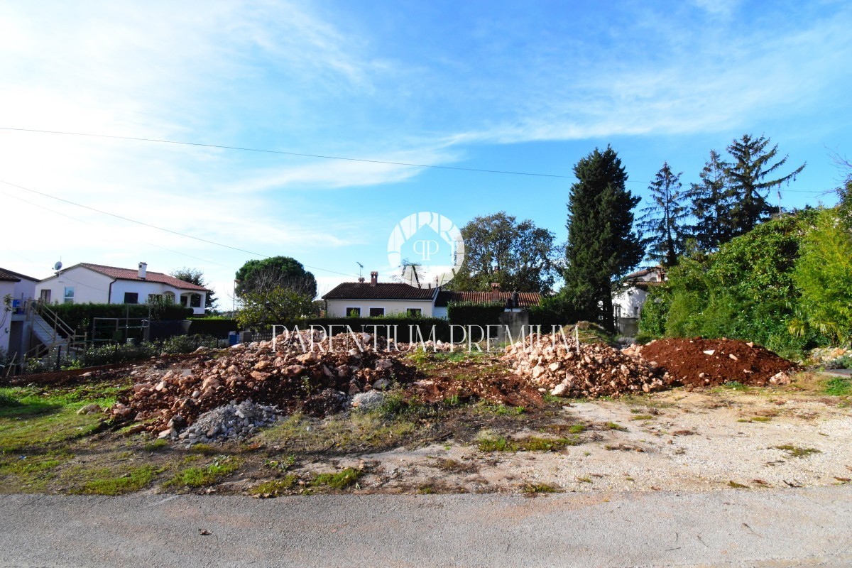 Terreno edificabile con infrastruttura nelle immediate vicinanze del centro di Parenzo