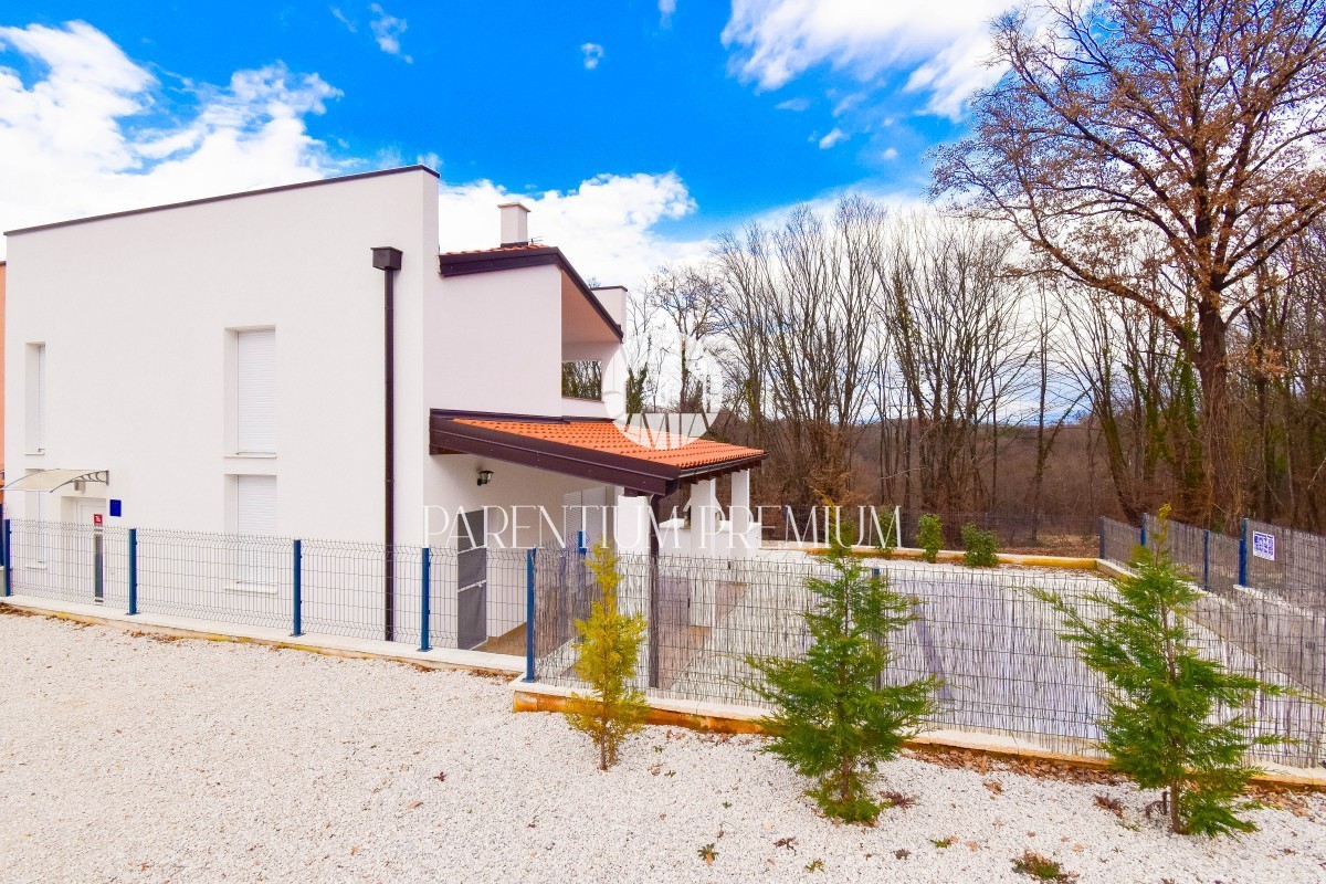 Moderna casa bifamiliare con piscina nelle vicinanze di Parenzo