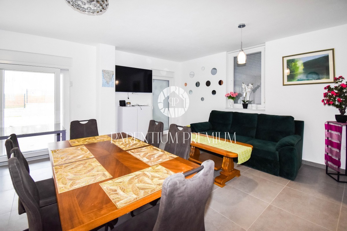 Moderna casa bifamiliare con piscina nelle vicinanze di Parenzo
