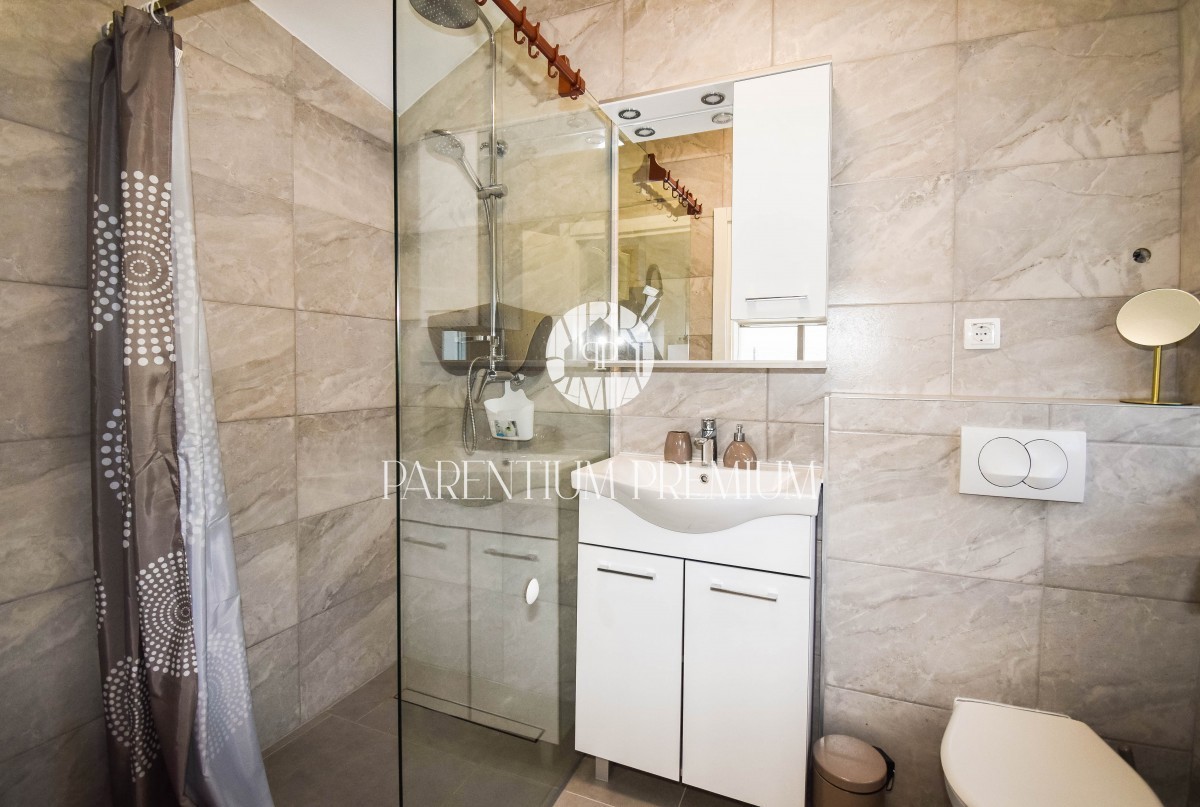 Moderna casa bifamiliare con piscina nelle vicinanze di Parenzo