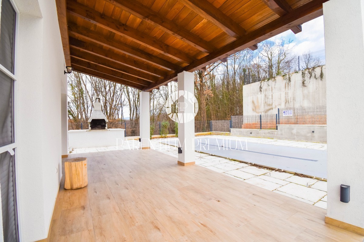 Moderna casa bifamiliare con piscina nelle vicinanze di Parenzo