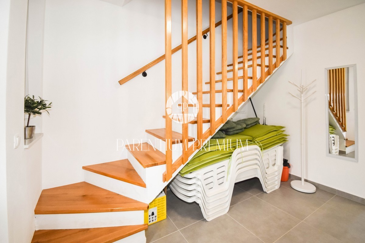 Moderna casa bifamiliare con piscina nelle vicinanze di Parenzo