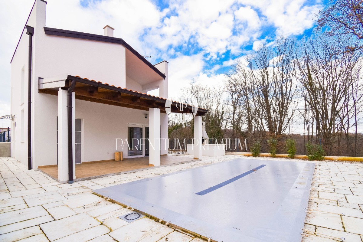 Moderna casa bifamiliare con piscina nelle vicinanze di Parenzo