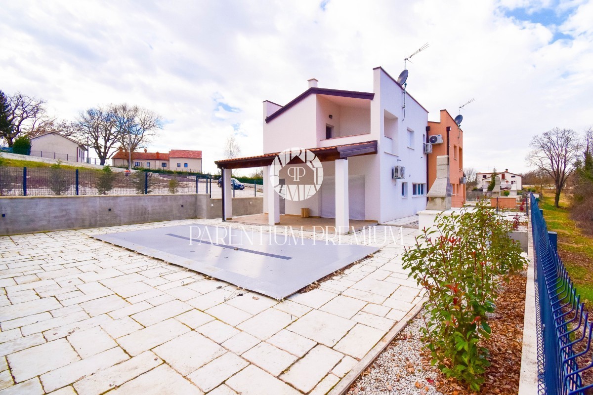Moderna casa bifamiliare con piscina nelle vicinanze di Parenzo