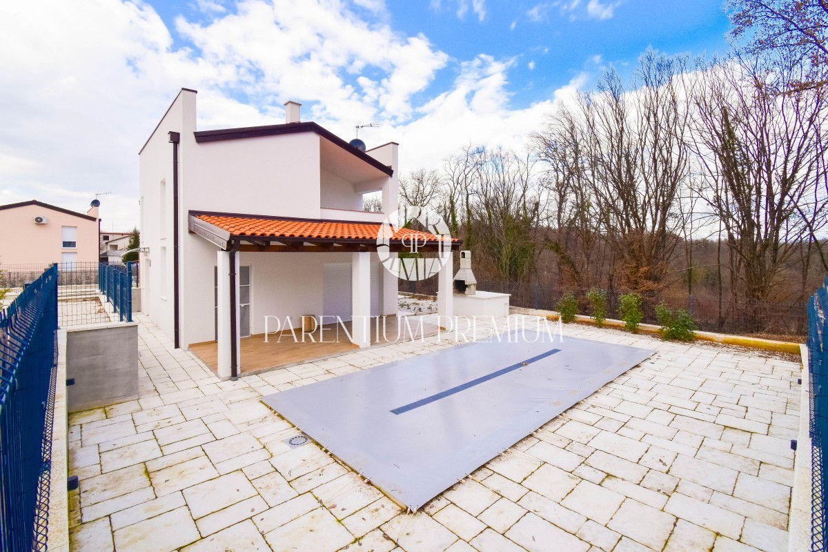 Moderna casa bifamiliare con piscina nelle vicinanze di Parenzo