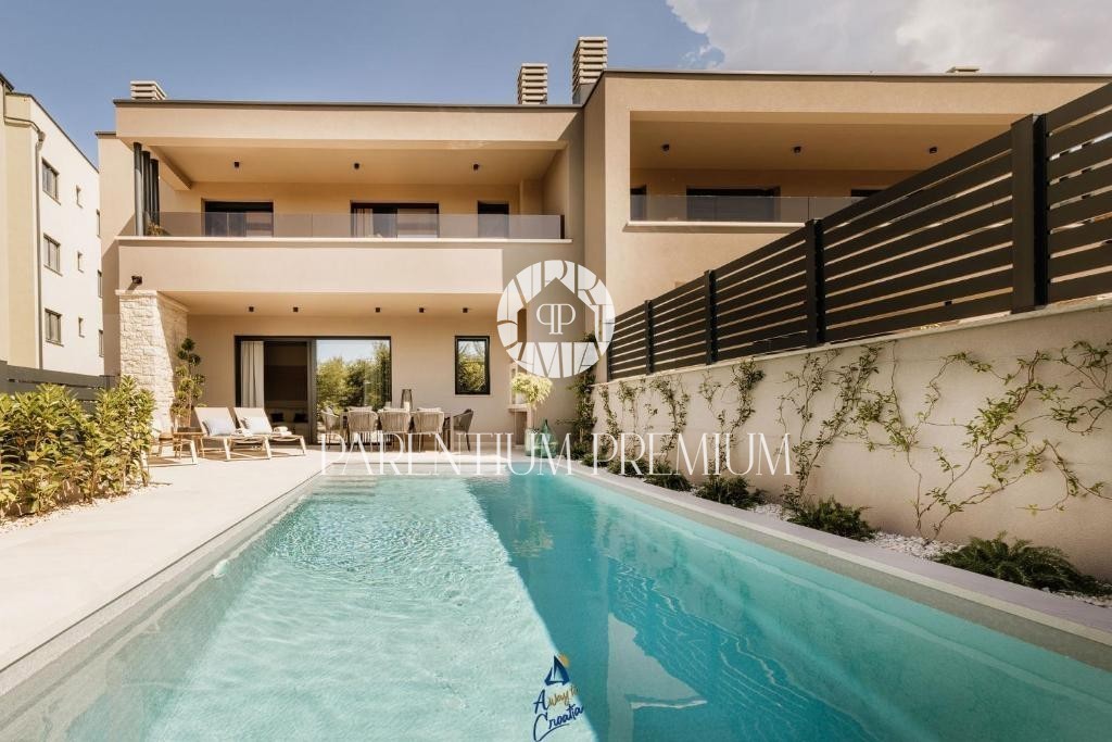 Villa moderna di qualità con piscina riscaldata a 800 metri dal mare