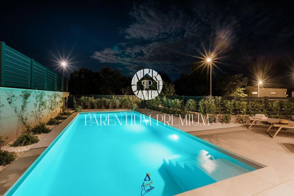 Villa moderna di qualità con piscina riscaldata a 800 metri dal mare