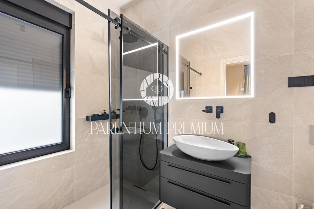 Villa moderna di qualità con piscina riscaldata a 800 metri dal mare