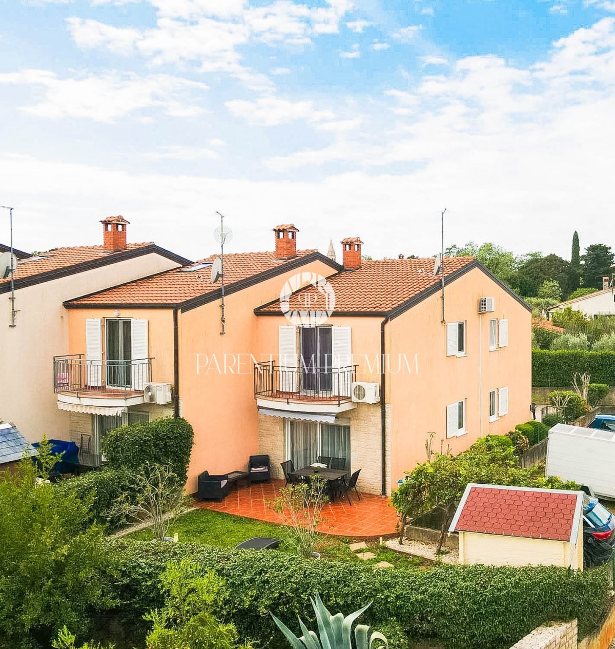 Casa a schiera di qualità con cortile, completamente arredata e attrezzata
