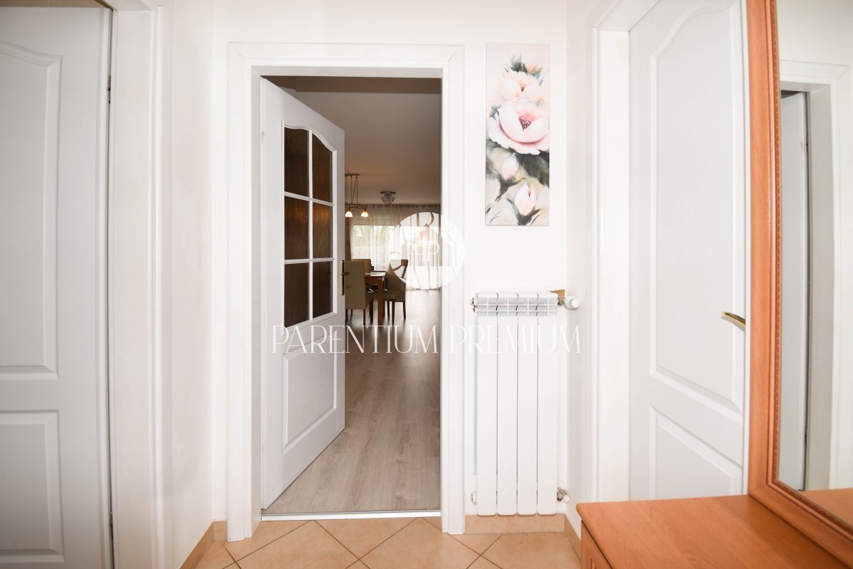 Casa a schiera di qualità con cortile, completamente arredata e attrezzata