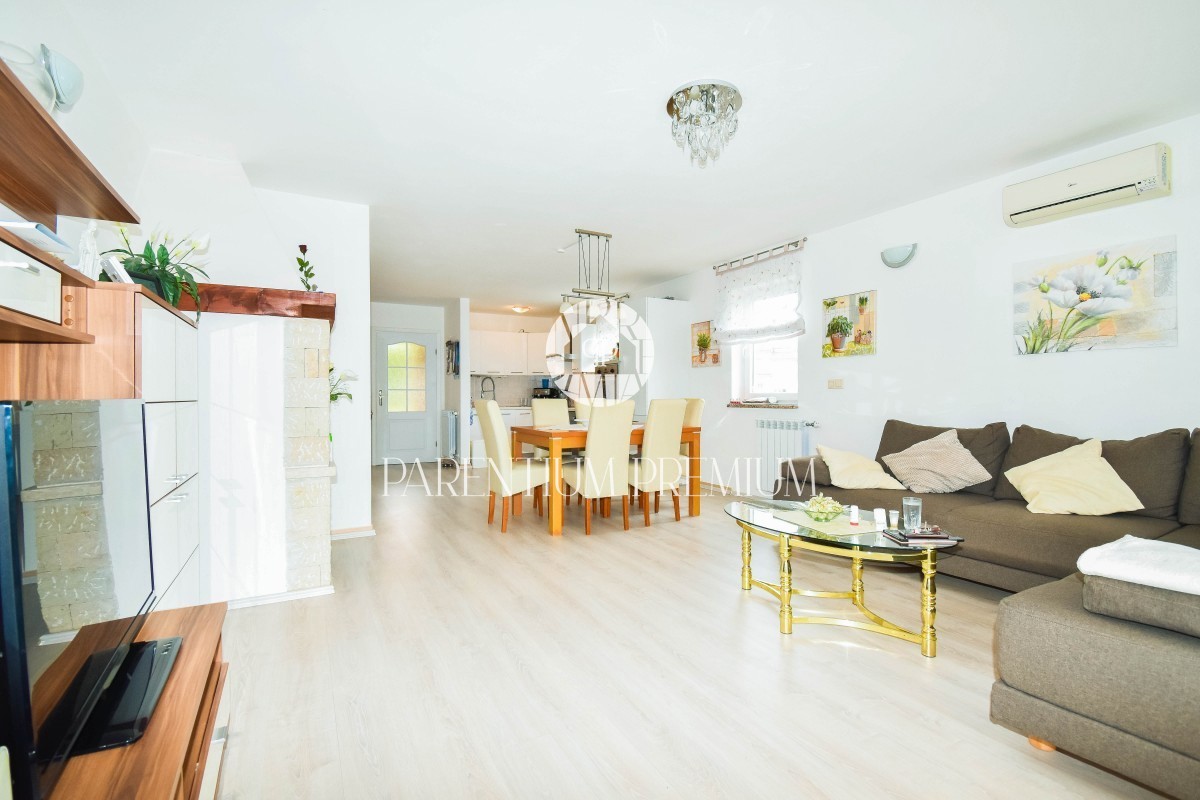 Casa a schiera di qualità con cortile, completamente arredata e attrezzata