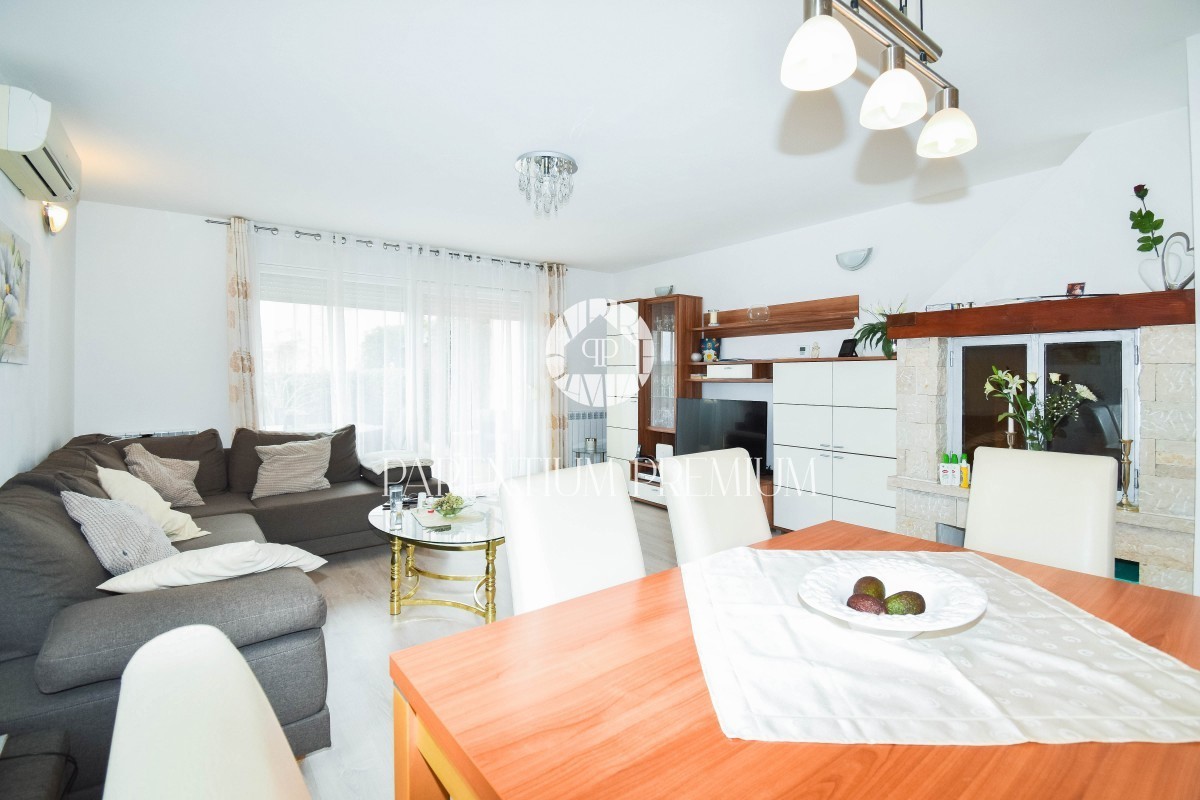 Casa a schiera di qualità con cortile, completamente arredata e attrezzata