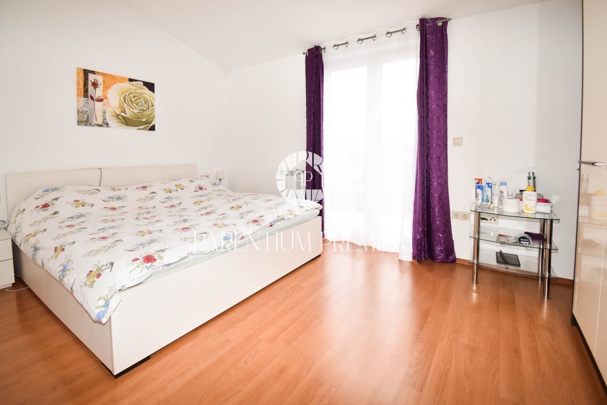 Casa a schiera di qualità con cortile, completamente arredata e attrezzata