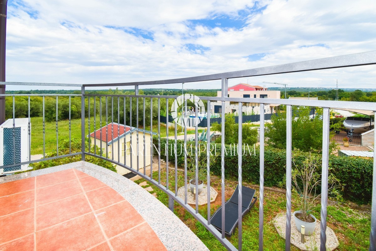 Casa a schiera di qualità con cortile, completamente arredata e attrezzata