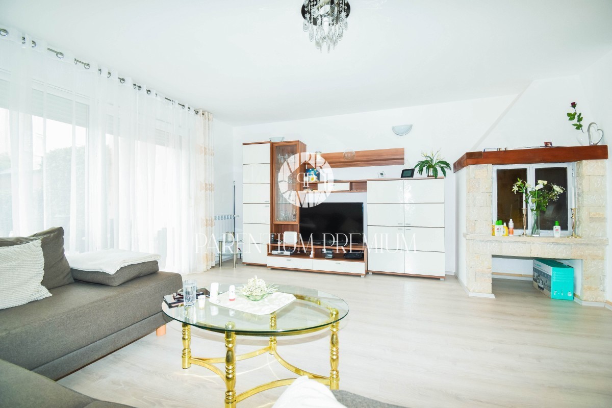 Casa a schiera di qualità con cortile, completamente arredata e attrezzata