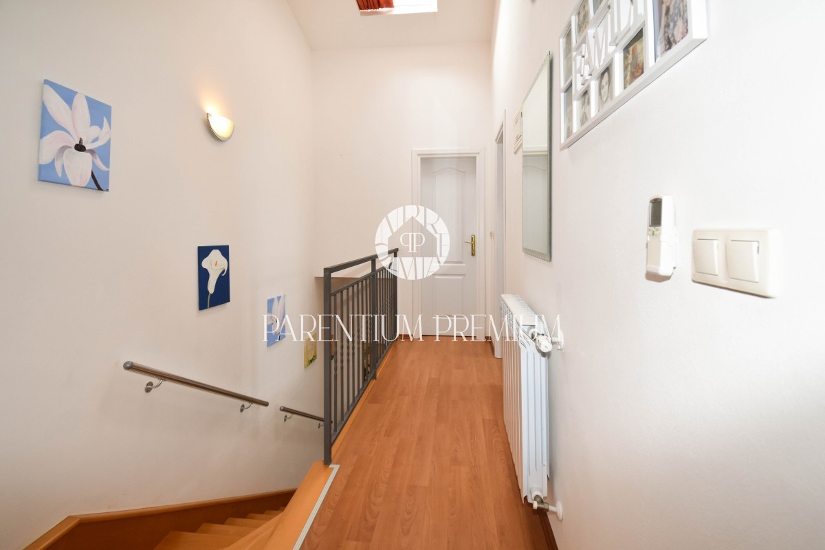 Casa a schiera di qualità con cortile, completamente arredata e attrezzata
