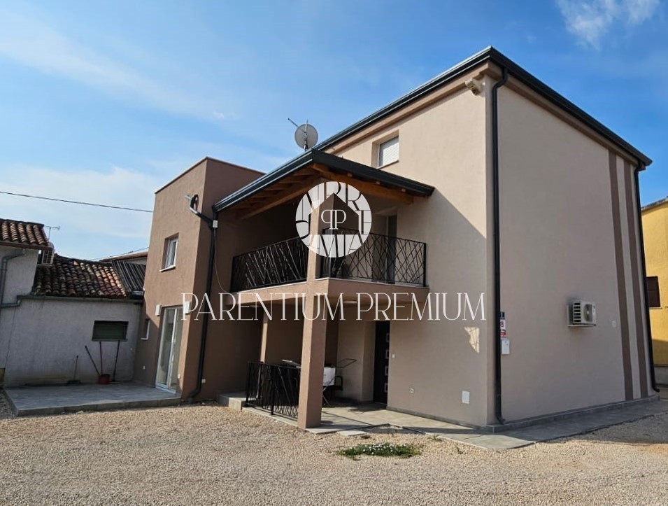 Casa bifamiliare con tre camere da letto