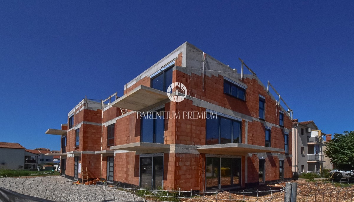 Ampio appartamento al primo piano con due terrazze – a 500 m dal mare