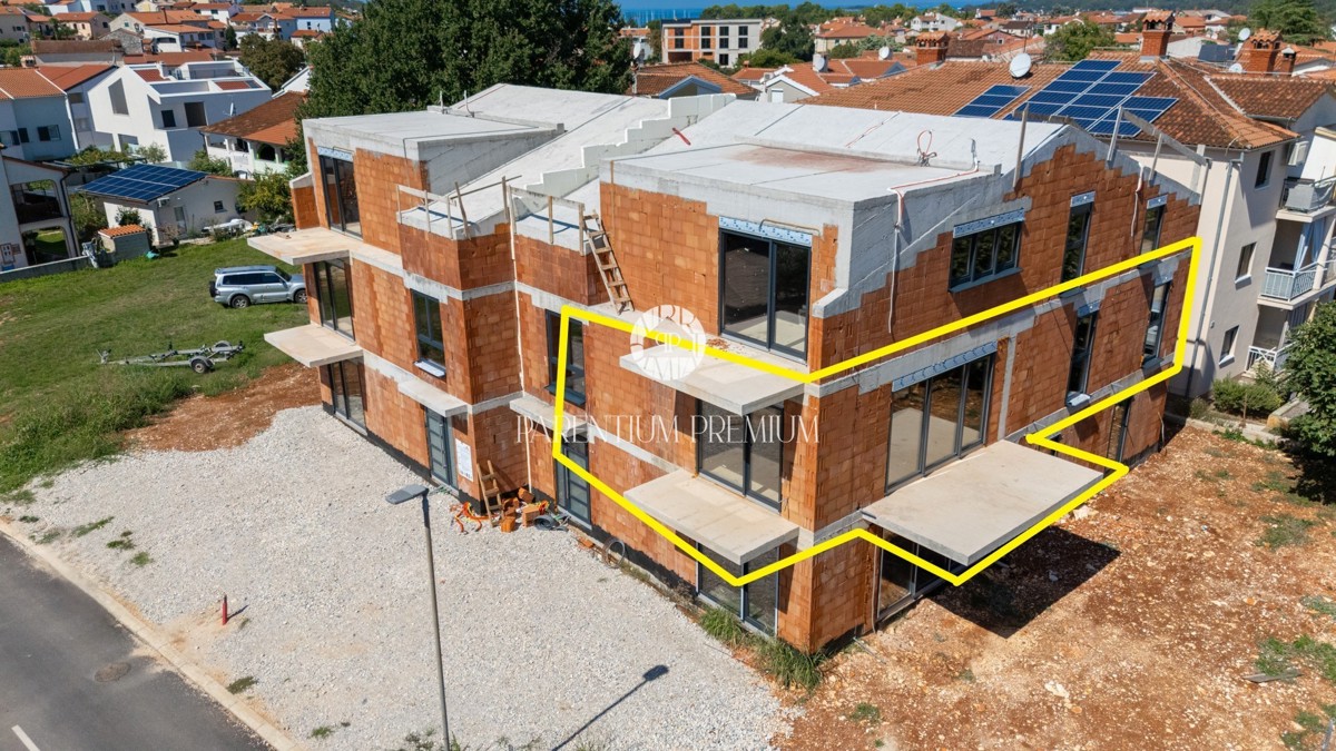 Ampio appartamento al primo piano con due terrazze – a 500 m dal mare