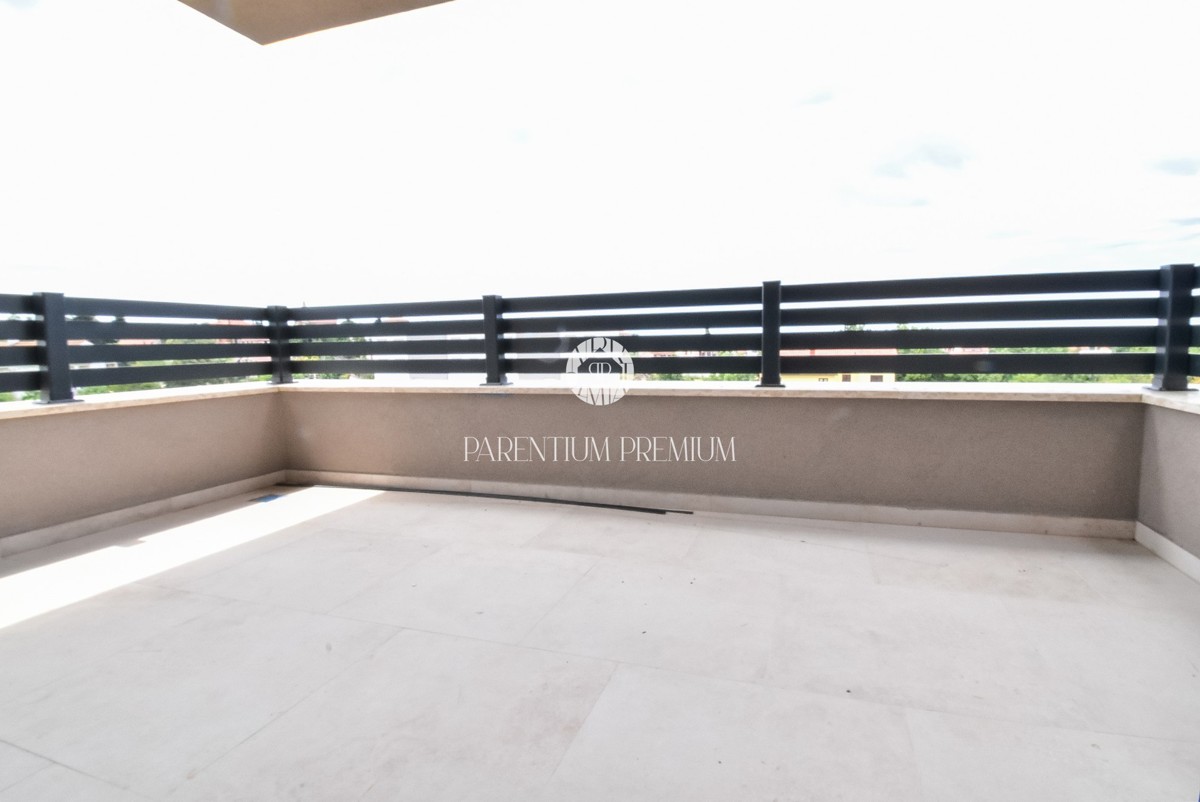 Appartamento con Due Camere da Letto e Vista Mare