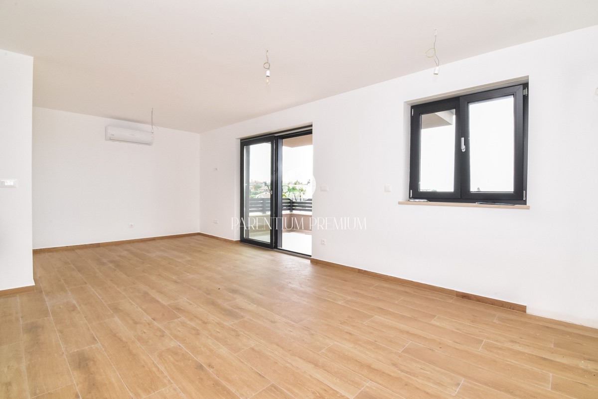 Appartamento con Due Camere da Letto e Vista Mare