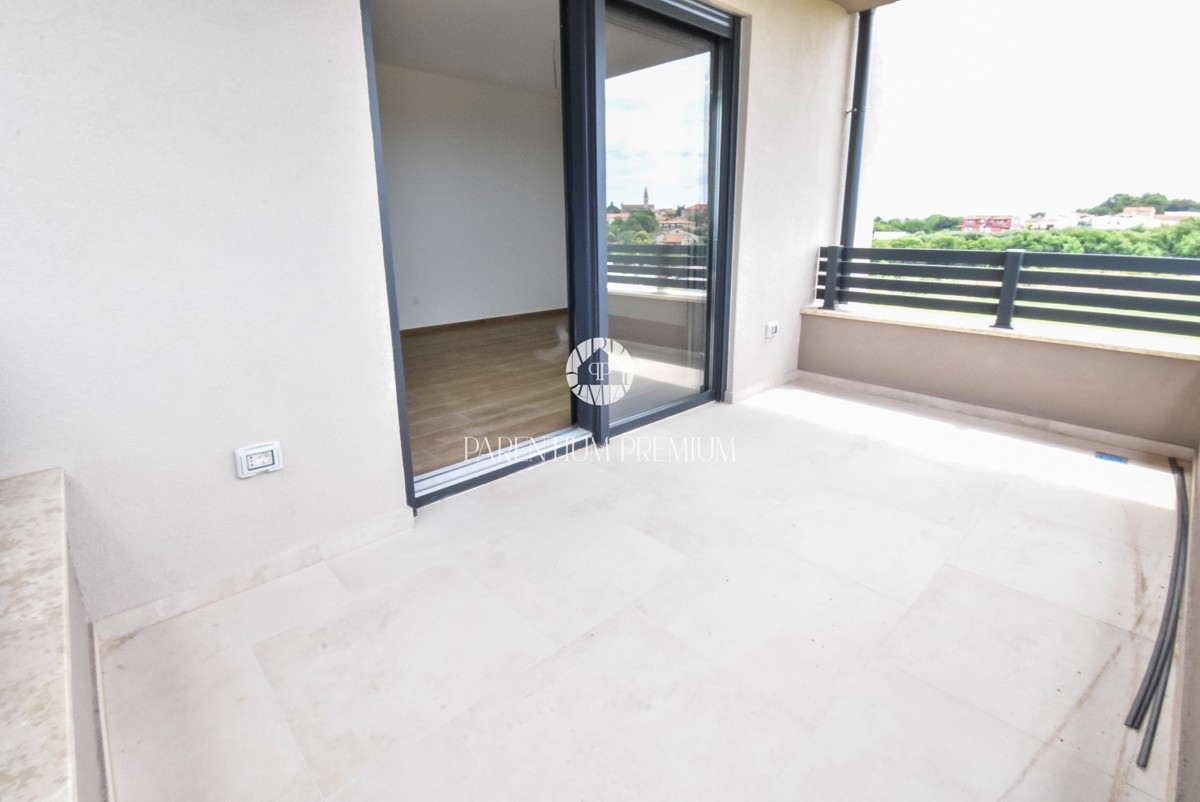 Appartamento con Due Camere da Letto e Vista Mare