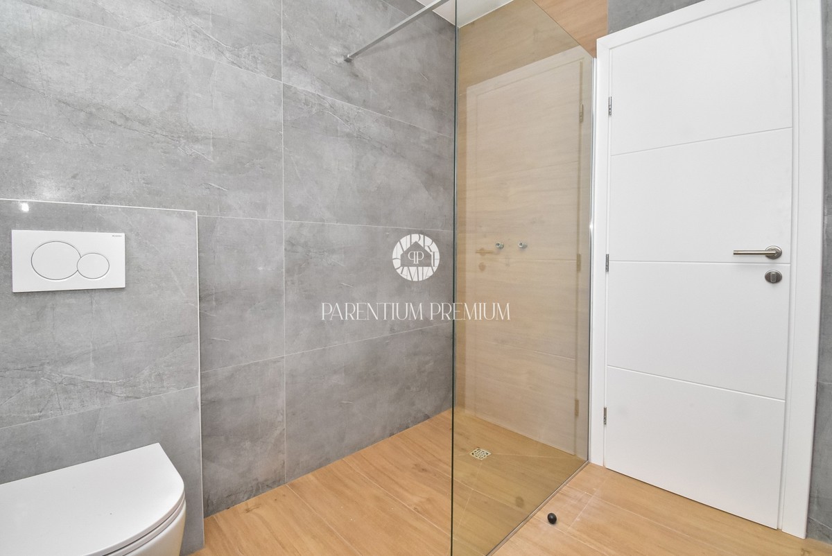 Appartamento con Due Camere da Letto e Vista Mare