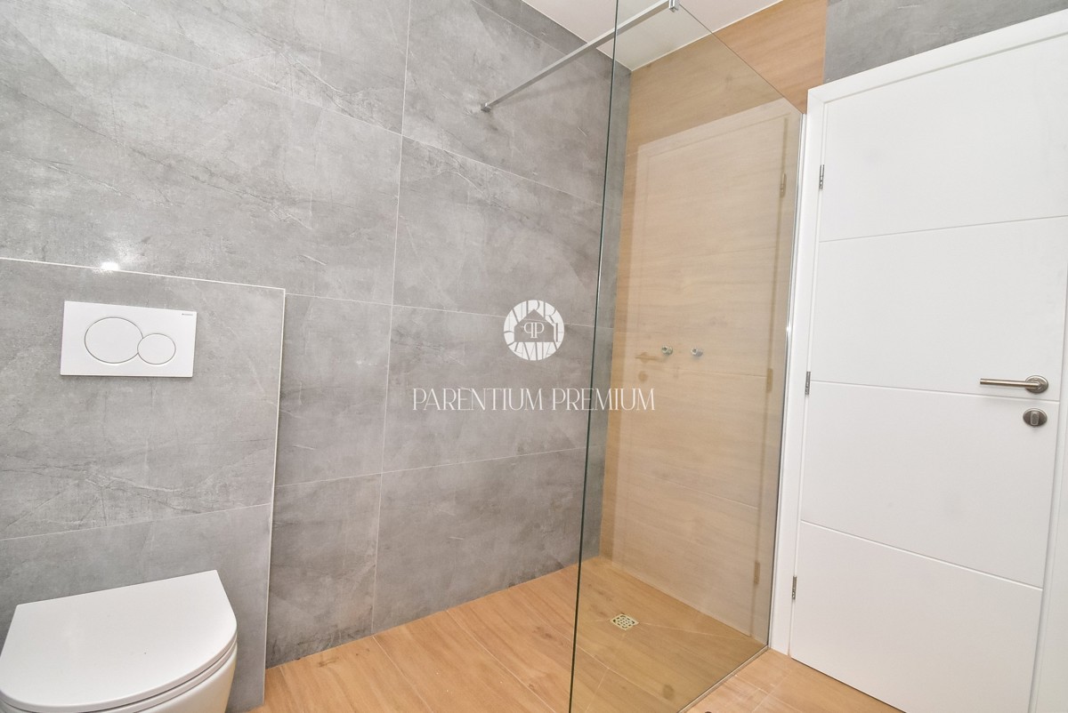 Appartamento con Due Camere da Letto e Vista Mare