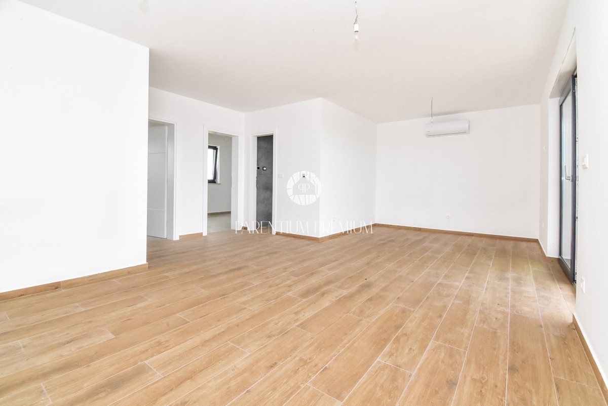 Appartamento con Due Camere da Letto e Vista Mare