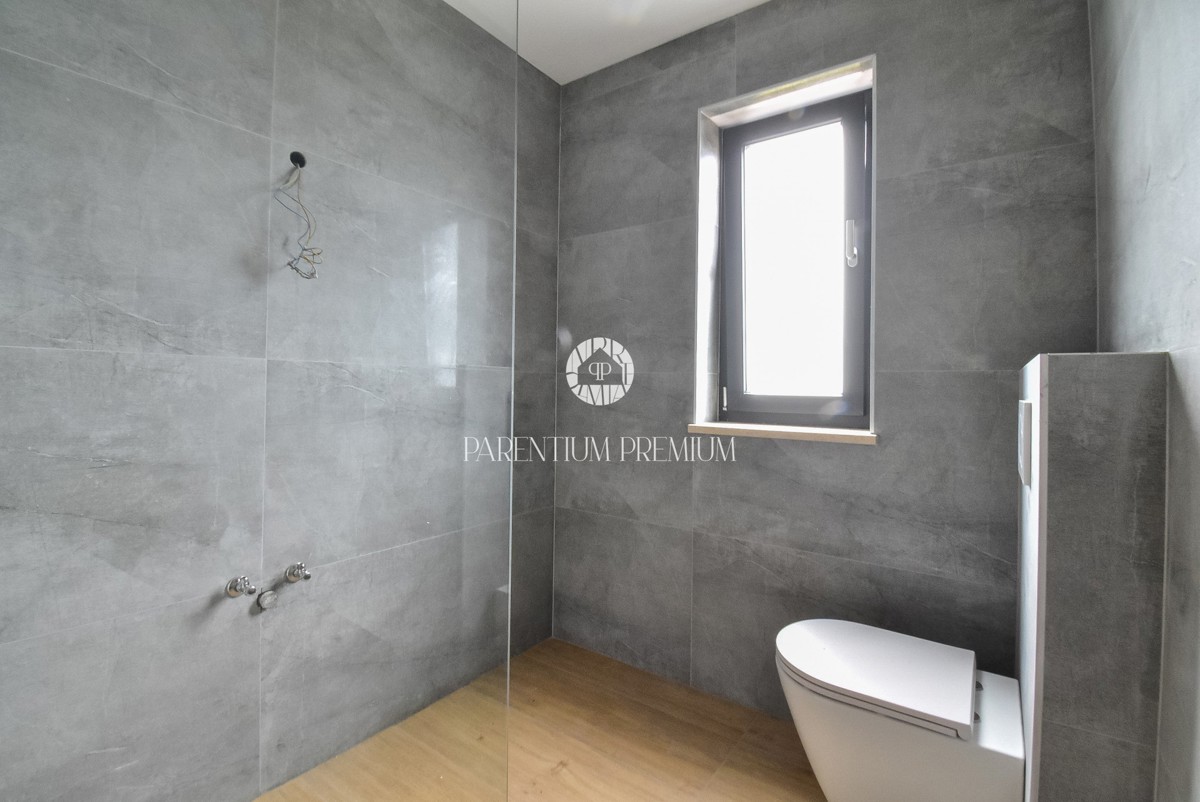 Appartamento con Due Camere da Letto e Vista Mare