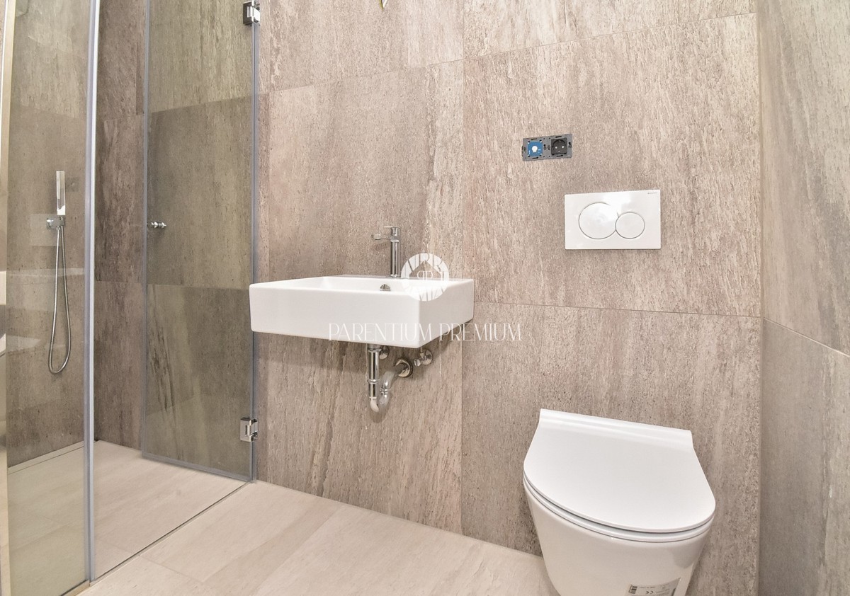 Appartamento esclusivo in centro – 2° piano, ascensore e posto auto in garage