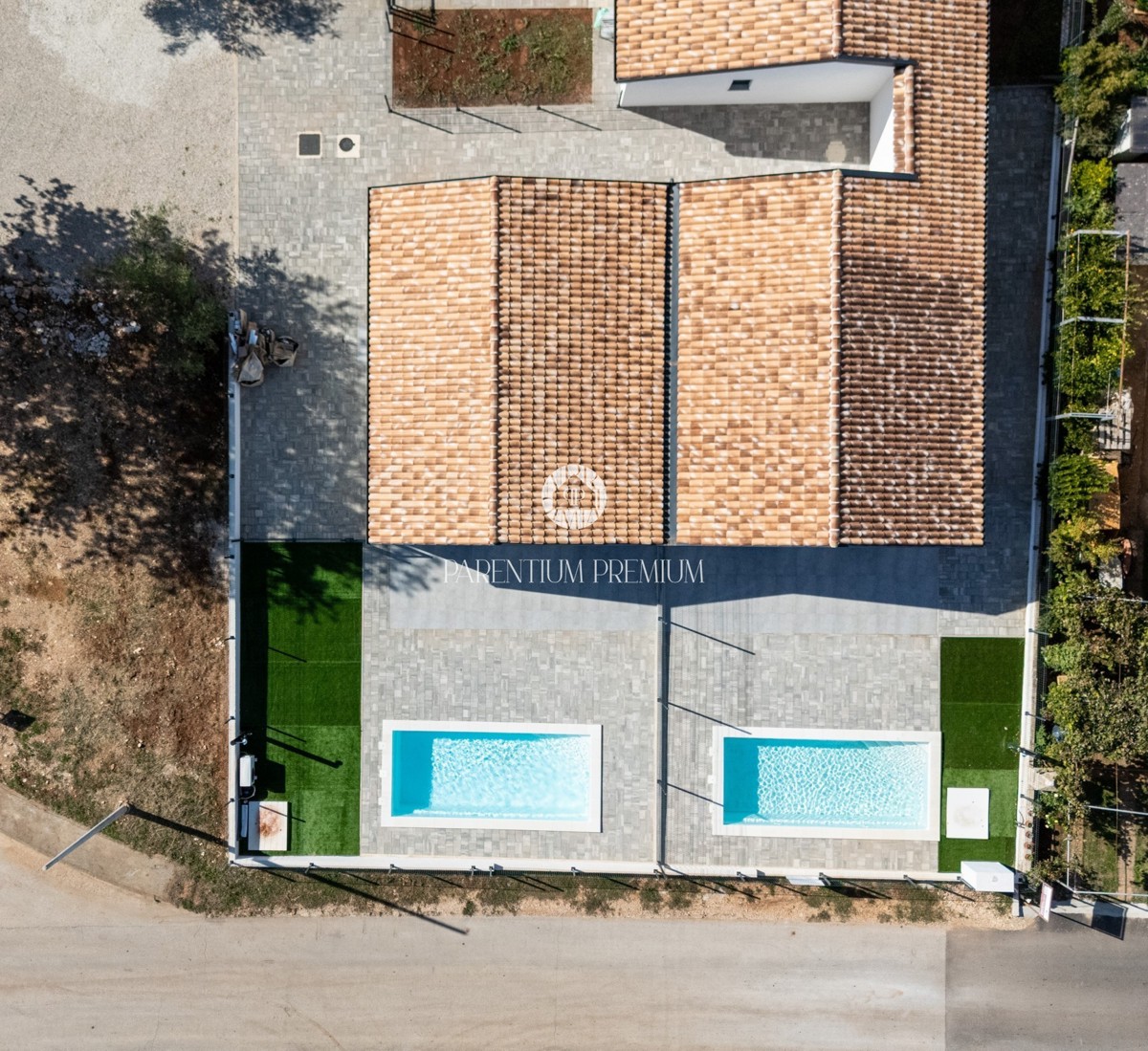 Nuova costruzione – Casa al piano terra con piscina e giardino