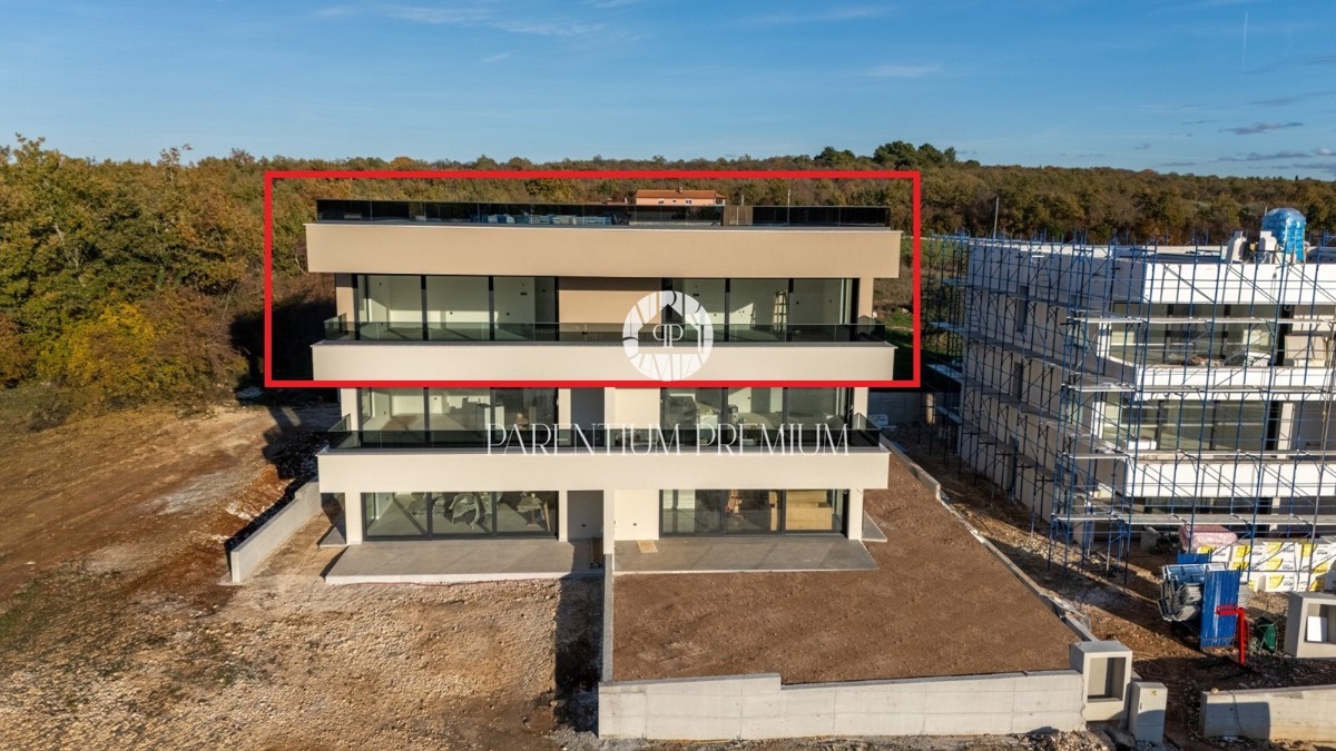 Attico moderno e spazioso in costruzione di alta qualità