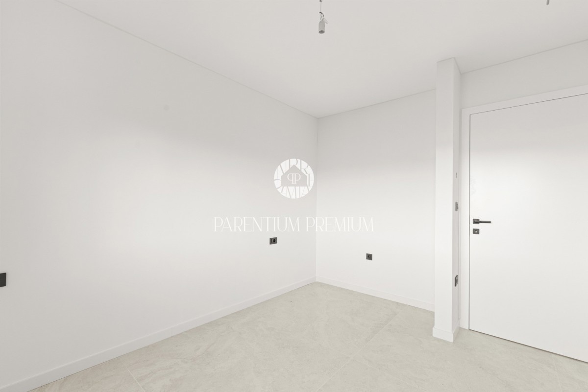 Attico moderno e spazioso in costruzione di alta qualità